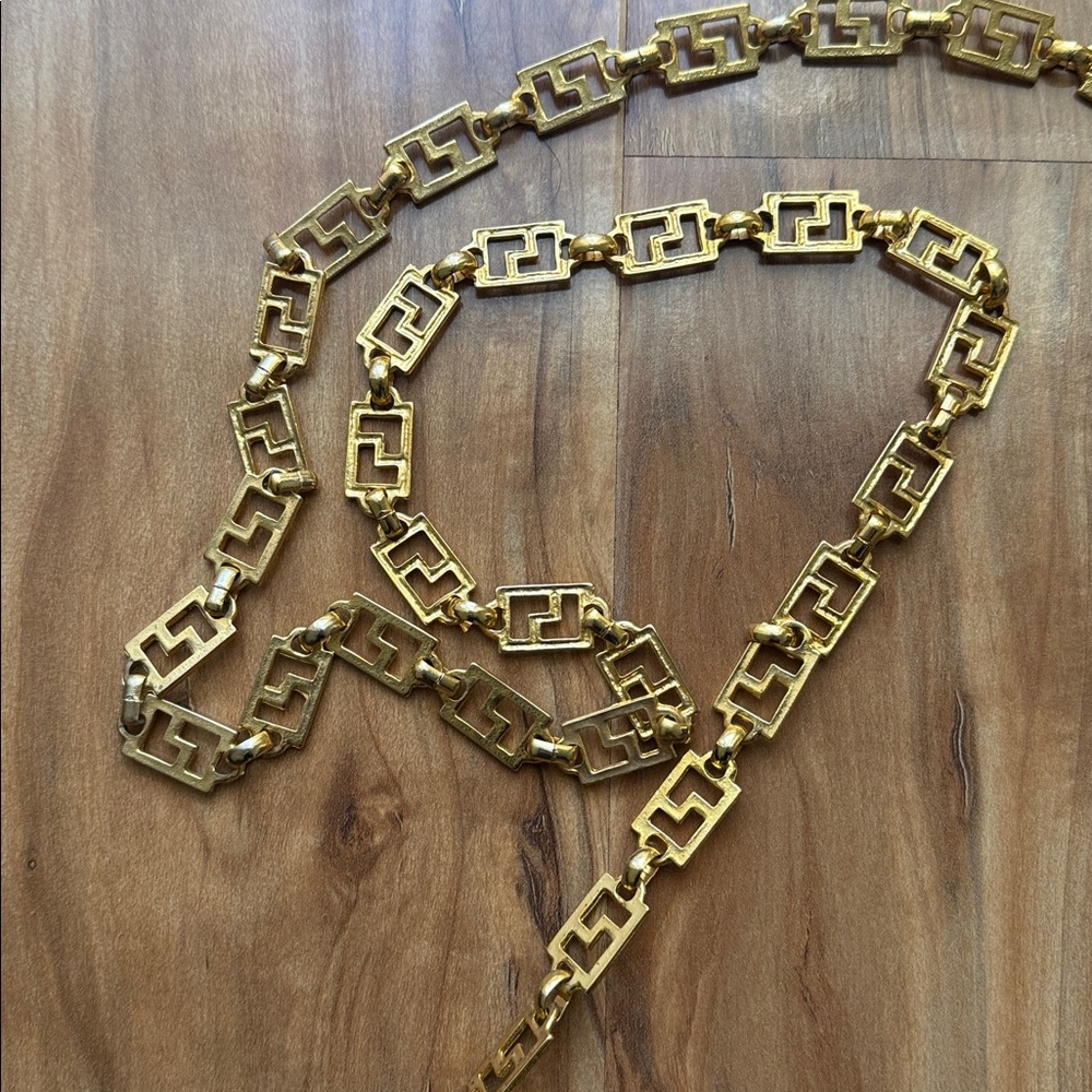 VTG • Medusa Head Leather & Chain Bag - Picture 9 of 9